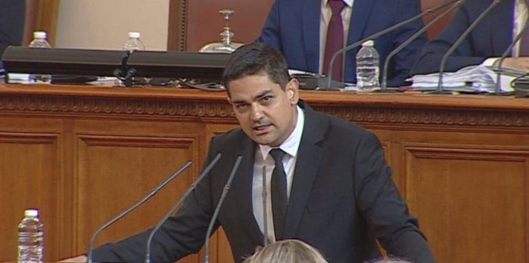 Скандално изказване на Радостин Василев в парламента