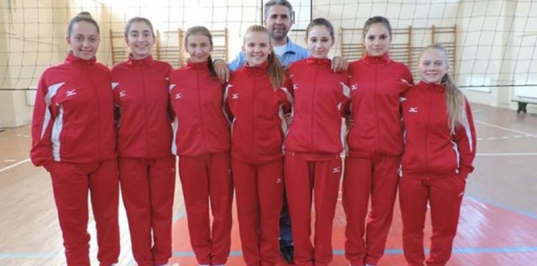 Дариха спортни принадлежности на волейболистките от Ардино