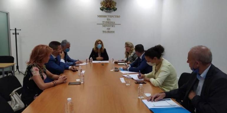 Туроператорите искат лесни кредити от държавата