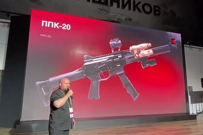"Калашников" шашка с новия си автомат. Кои сили ще го ползват?