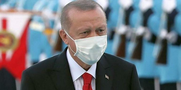 Щракат белезници в Турция заради коронавируса на Ердоган