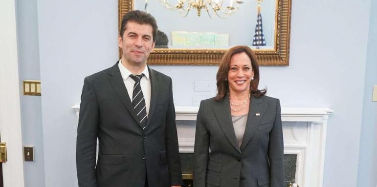 Петков се срещна с вицепрезидента на САЩ Камала Харис