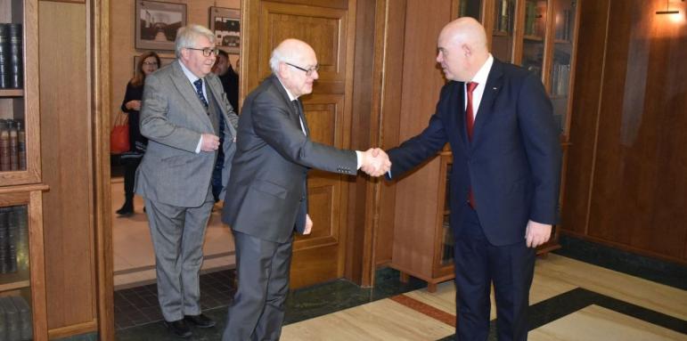 Гешев получи подкрепа от европейски консервативни законодатели