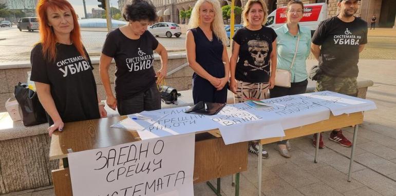 Пръкна се нова партия! От кого избягаха