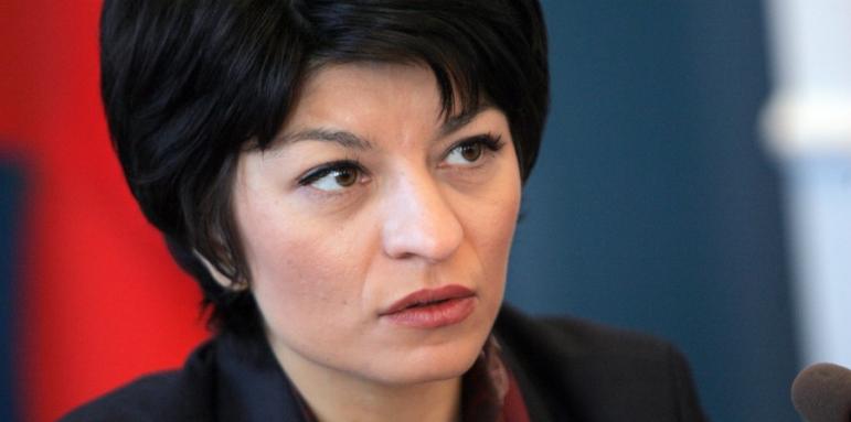 И Атанасова скочи на Дянков