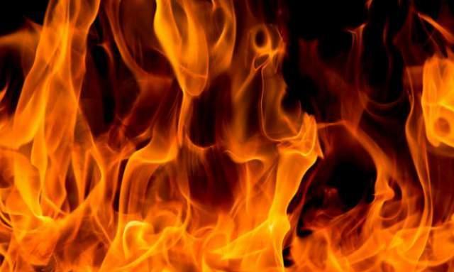 Пожар унищожи 3 коли в Русе