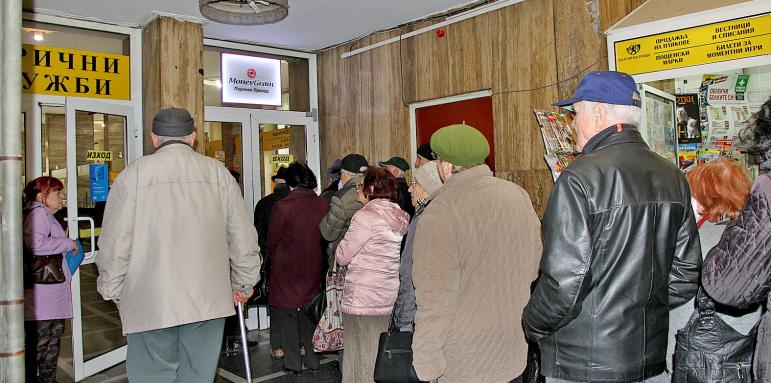 Гълъб Донев още веднъж зарадва пенсионерите