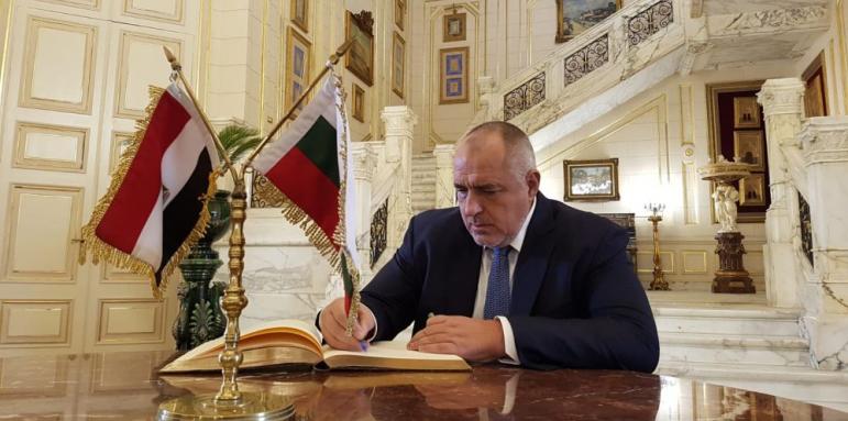 Премиерът се подписа в дворцова книга в Кайро