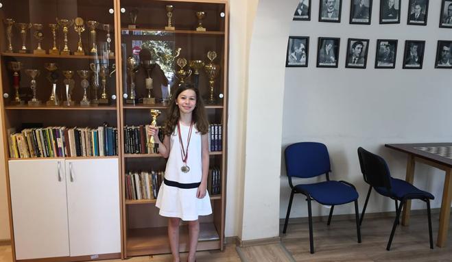 Три медала завоюва старозагорската шахматистка Фабиана Костадинова