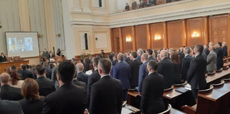 Цирк! Сиромахов каза какво чака депутатите, които не работят
