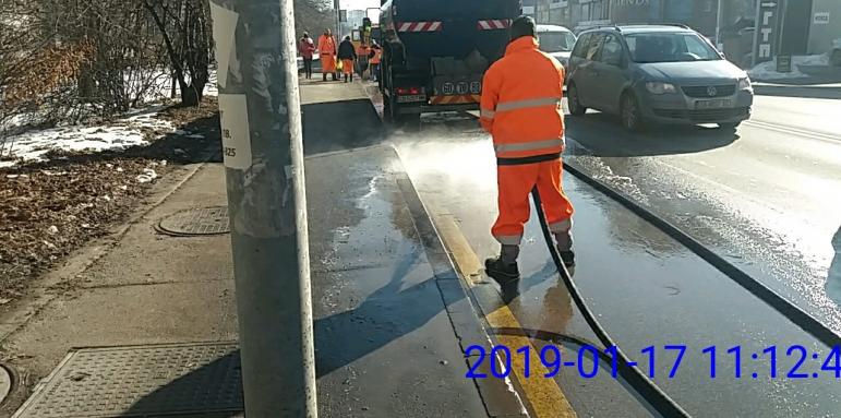 Мият улиците в София заради праховите частици