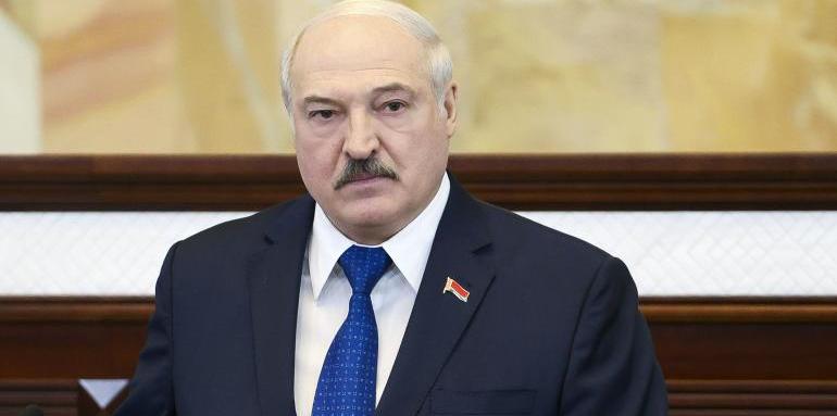 Хитрува ли Лукашенко с болестта? Разкритие от журналист