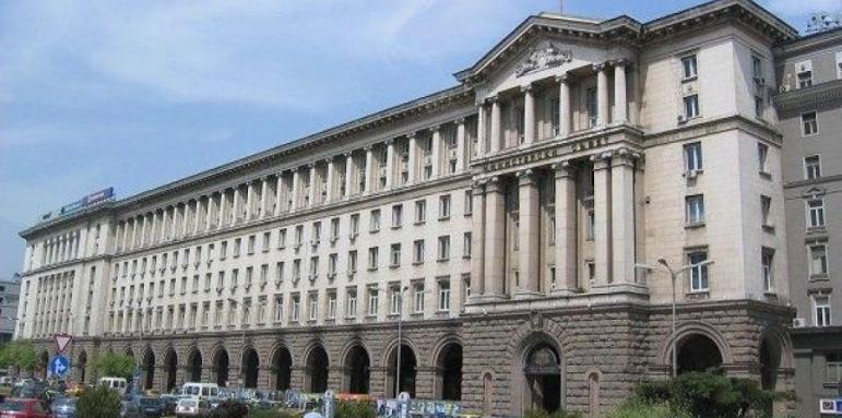 Правителството отпуска 20 милиона за учителите