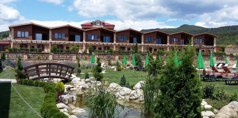 Бизнесмен направи от запуснато училище хотел - България - Стандарт Нюз