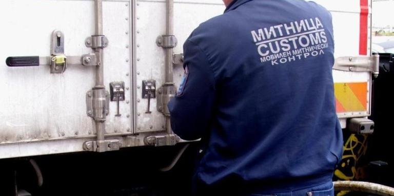 Митничари задържаха 118 л алкохол, бил за сватба